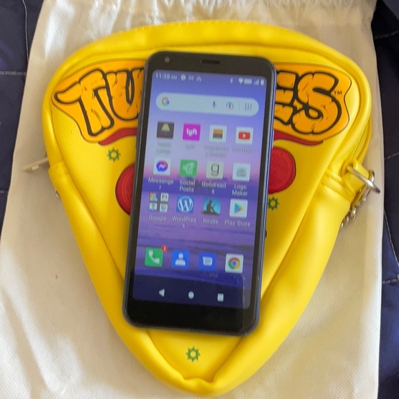 NWOT authentic TMNT Pizza slice purse. Phone not included just for size - Picture 3 of 6